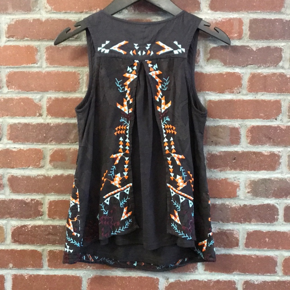 Akemi + Kin “Rigmarole” Top - Picture 6 of 6